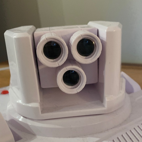 Projex Projecting Interactive Gaming Console - Picture 5 of 6